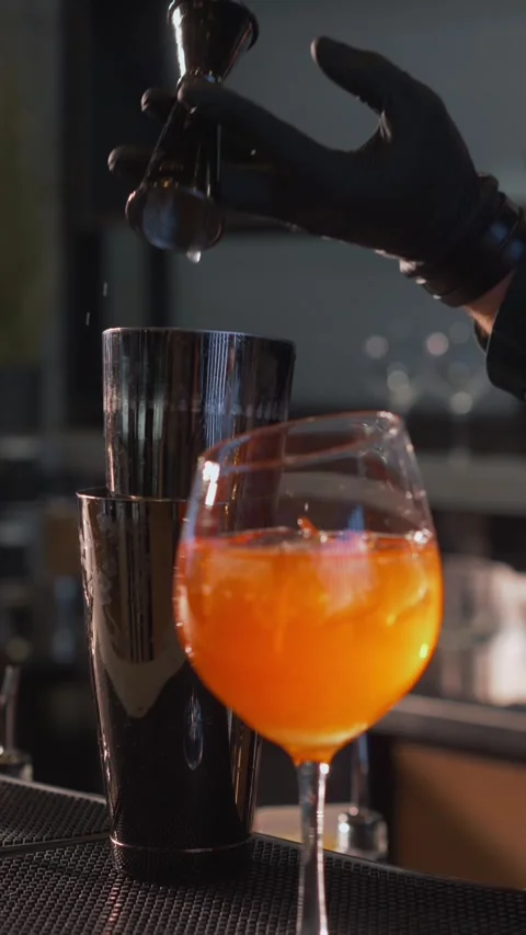 Bartender uses jigger to measure ingredients to create cocktail. Stock Footage 270810963