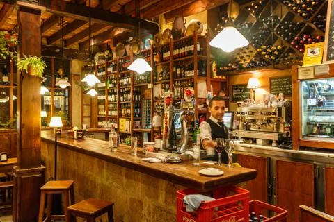 Bartenders working in a bar Stock-Fotos