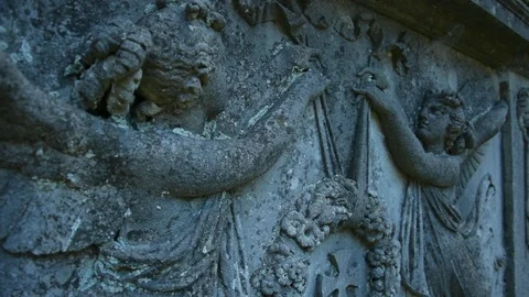 Bas-relief of angels full face on an old stone grave 스톡 동영상 115033025