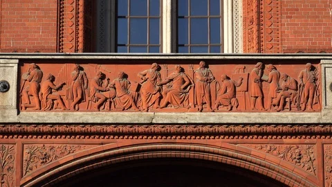 Bas-relief at the Red Town Hall in Berlin. 4K. Video stock 108641828