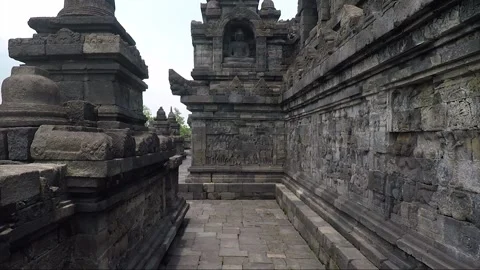 Bas Relief on the wall, Buddha Statue, Borobudur Temple Terrace, Java, Indonesia 스톡 동영상 308873172