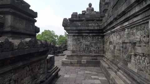 Bas Relief on the wall, Buddha Statue, Borobudur Temple Terrace, Indonesia 库存影片 309305366