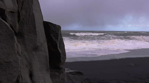 Basalt columns and waves at Halsanefshellir on Reynisfjara Beach 스톡 동영상 329442812