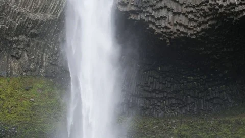 Basalt columns at Latourell falls 스톡 동영상 88222863