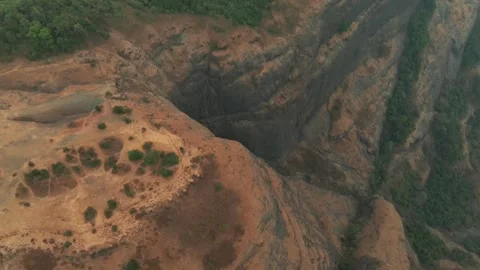 Basalt Rock Gorge at Tiger Point, Lonavla, Western Ghats, Maharashtra, India Stockbeeldmateriaal 345122742