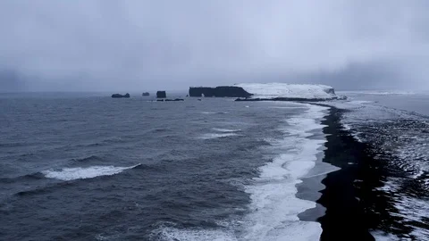 Basalt rocks Troll toes on black beach at storm. 스톡 동영상 113195743