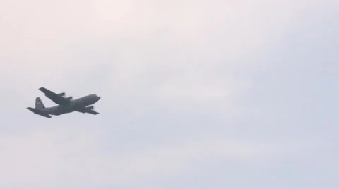 BASE CHARLSTON, MAY 2015, C17 Aircraft Parachute troops Jump Out 스톡 동영상 56229592
