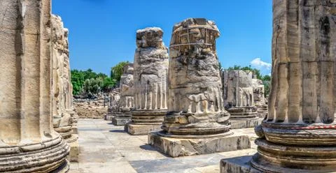 A base of a column of the Temple of Apollo at Didyma, Turkey Foto stock