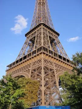 Base of the Eiffel Tower under the blue sky Foto stock