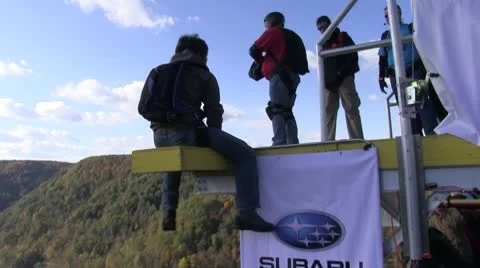 Base jumper jumps from platform and deploys parachute Video stock 8850866