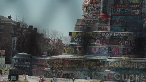 Base of Robert E Lee Statue through Fence Stockbeeldmateriaal 160371898