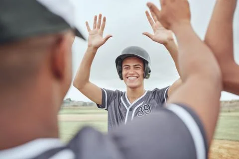 Baseball, high five and team in celebration after win in a game, match or Foto stock