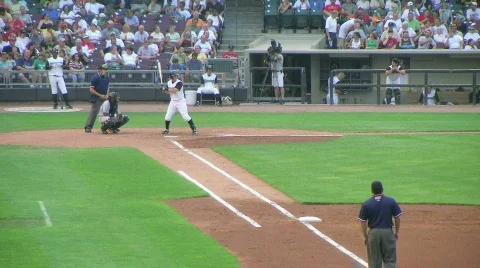 Baseball Out At First Base 04 動画素材 100395