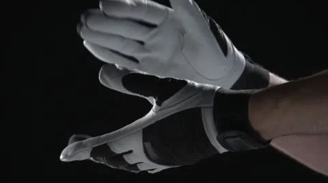 Baseball player dusting hands in slow motion Video stock 10895002