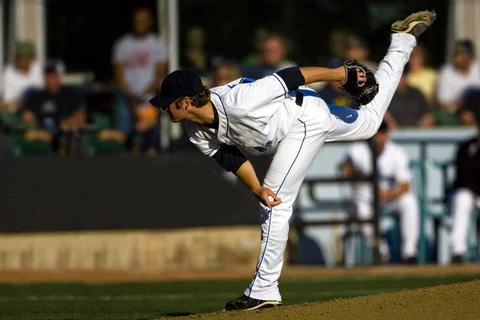 A Baseball Playing Throwing The Ball Foto stock