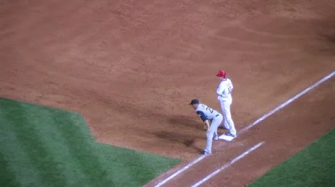 Baseball Runner Leading Off 動画素材 8607241