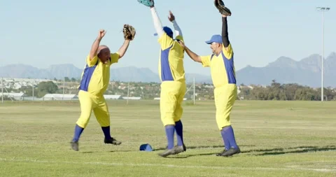 Baseball teammates diving and celebrating catch after batter hitting ground ball Vídeos de archivo 344253115