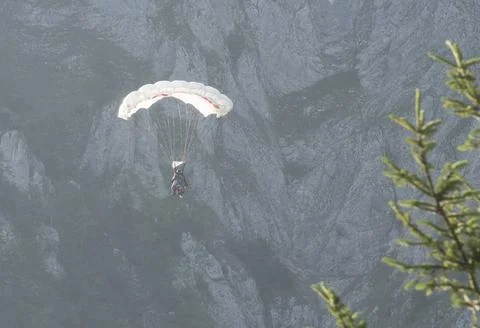  basejumping parachute or skydiving a form of flying  Foto stock