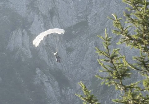  basejumping parachute or skydiving a form of flying  Foto stock