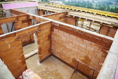 The basement of a detached house. Shell construction in solid construction Stockfoto's