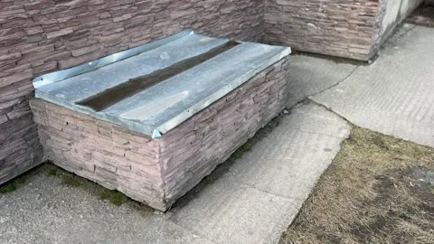 Basement opens in the building of the house has a window facing the street. The 動画素材 271603281