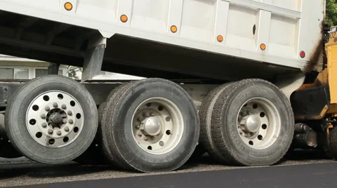 Basic road tar dumping 動画素材 881588