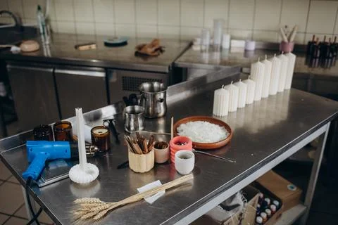 Basic set for home-made natural white eco soy wax candles in glass, wick, per Stock Photos