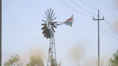 Basic windmill powering a water well in Iraqi Kurdistan 库存影片 300110920
