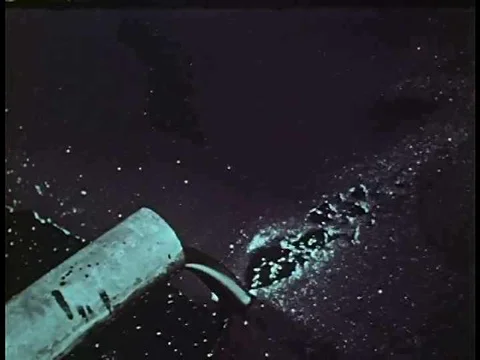 The basic workings of a crude oil refinery from this 1950's educational film. 库存影片 74776523