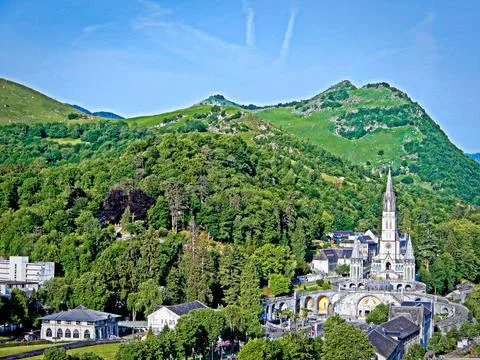 Basilica dwarfed Stock Photos