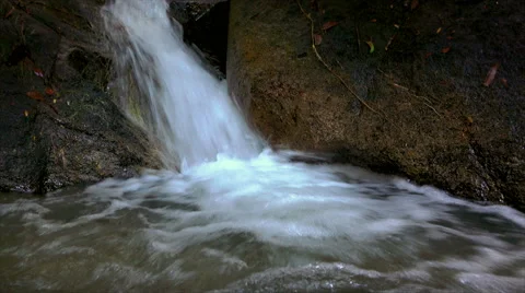 Basinlunder waterfall Stock-Footage 68035782