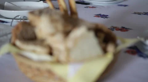 Basket of bread with focus shifting form the table with flowers table cover Vídeo Stock 42718268