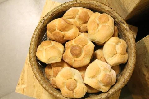 Basket of bread Stock Photos