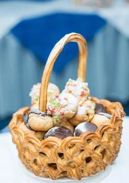 Basket with cake Foto stock