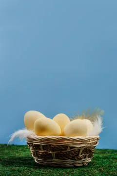 Basket with chicken egg Foto stock