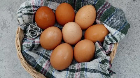 Basket chicken eggs 1 Stock Photos