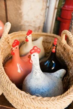 Basket with chicken Fotos Stock
