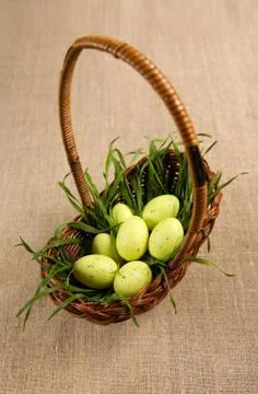 Basket with easter eggs and grass Foto stock