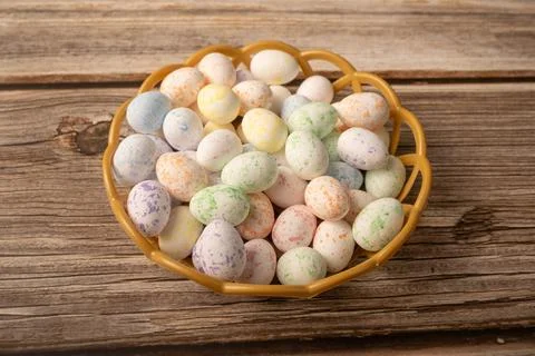 Basket with Easter eggs, beautiful fake eggs made of styrofoam inside a sma.. Stock Photos