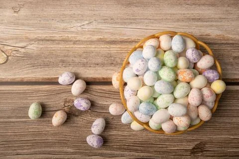 Basket with Easter eggs, beautiful fake eggs made of styrofoam inside a sma.. Stock Photos