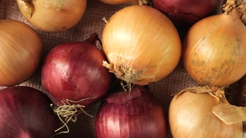 Basket of fresh red and yellow onions slowly moving Stock Footage 337885789