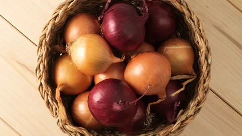 Basket of fresh rotating red and yellow onions Stock Footage 341822981