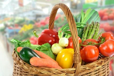 Basket full of vegetables Foto stock