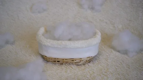 Basket with padding polyester and artificial clouds 库存影片 142907409