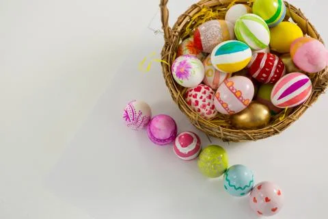 Basket with painted Easter eggs on white background 库存照片