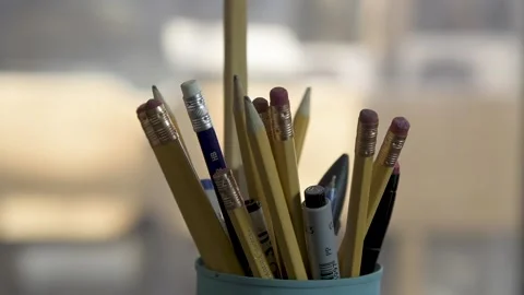 A basket of painter pens Vídeo Stock 153029490