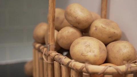 Basket of potatoes in a kitchen 動画素材 127327660