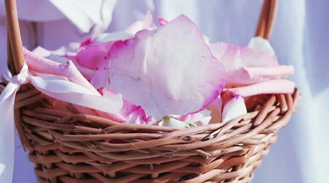 Basket with rose petals 스톡 동영상 54554388