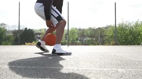 Basketball player dribbling the ball Video stock 37537053