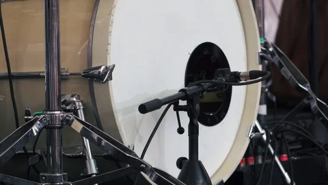 Bass drum in action. Single kicks in the bass drum. Close-up footage. Slow Vídeos de archivo 112426419